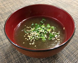 ☆お湯を注ぐだけ！とろろ昆布のすまし汁♪作り方3写真