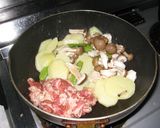 豚肉としめじで★ガーリックバター醤油炒め作り方3写真