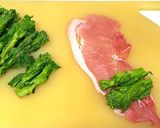 豚肉の菜の花巻き 粒マスタード風味作り方1写真