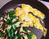 簡単♬ ニラ、しめじ、卵の中華炒め作り方5写真