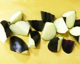 鶏もも肉となす★スキレットチーズトマト煮作り方3写真