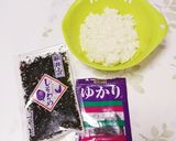 娘が大好きなゆかりワカメおにぎり♪作り方1写真