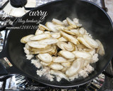 ごぼうと鶏そぼろのカレー炒め。作り方3写真