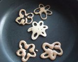 いい香り!☆お花のホットケーキ☆作り方3写真