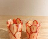 簡単♡カフェ風ストロベリーパフェ作り方1写真