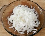 新玉ねぎのピリ辛！柚子胡椒あえ作り方1写真
