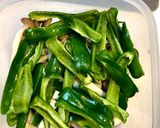 サラダチキンで簡単♬ピーマンの梅肉和え作り方1写真
