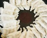 レトルト餃子☆野菜たくさんいっしょ蒸し焼作り方1写真