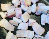 豚バラと新じゃがの甘辛煮!作り方3写真