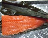 ワラビと新玉ねぎサーモンの昆布じめマリネ作り方1写真
