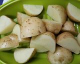 ☆簡単おかず♪新じゃがピリ辛肉味噌炒め☆作り方1写真
