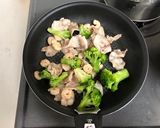 ご飯もすすむ♡豚バラえびブロッコリー炒め作り方2写真