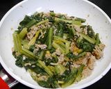 簡単！やせるお味噌汁☆豚ひき小松菜炒め作り方4写真
