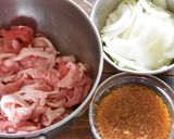 豚こま切れ肉と玉ねぎの生姜焼き作り方1写真
