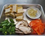 スナップえんどうと厚揚げのだし生姜炒め作り方1写真
