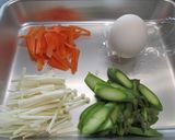 アスパラと卵の春色中華風スープ作り方1写真