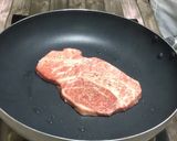 お肉でご飯【ステーキガーリックライス♥】作り方3写真