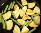 ★お弁当★ジャガイモとインゲンカレー炒め作り方3写真