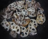 レンコンと豚こまの甘辛炒め♪サクサク食感作り方5写真