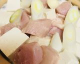 根菜の上にエノキたっぷりの●鶏＆豆腐鍋作り方3写真