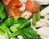 ほうれん草＆プチトマの鶏肉炒めオムレツ添作り方2写真