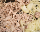 豚こま切れ肉と新玉ねぎの粒マスタード炒め作り方2写真