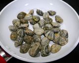 簡単！あさりのチーズワイン蒸し作り方1写真