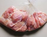 後引く旨さ☆鶏肉と長葱の塩麹レモン絡め作り方1写真