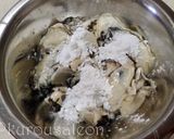 牡蠣とエノキタケのニンニクバター醤油炒め作り方3写真