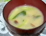春菊とぶなしめじのお味噌汁作り方10写真