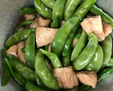 春に〜砂糖えんどうと油揚げの煮物はいかが作り方3写真
