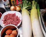 豚ひき肉と大根の卵の白身スープ作り方1写真