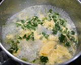 簡単！やせるお味噌汁☆豆苗たまご作り方3写真