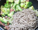 ブロッコリーとベーコンの美味焼き日本蕎麦作り方8写真