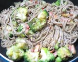 ブロッコリーとベーコンの美味焼き日本蕎麦作り方10写真