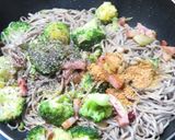 ブロッコリーとベーコンの美味焼き日本蕎麦作り方9写真