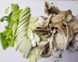 ☆副菜♪長ねぎ・舞茸のバター醤油炒め☆作り方1写真