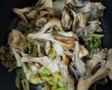 ☆副菜♪長ねぎ・舞茸のバター醤油炒め☆作り方3写真
