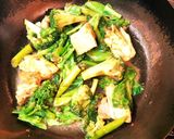 ふきのとう味噌で炒めた鶏と春野菜作り方5写真