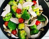 彩り野菜とサラダチキンのペペロンチーノ風作り方3写真