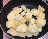 夕食にあと一品♪竹輪とじゃがいもの炒め物作り方2写真