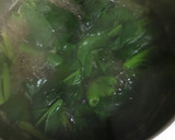 超簡単　ほうれん草とエビ煮込みうどん作り方1写真