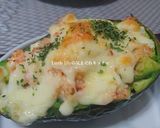 アボカドカップのカニカマチーズ焼き作り方3写真