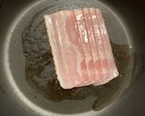 ベーコンと卵に、カニかまを添えて。作り方1写真