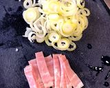 インスタント拉麺 ネギ玉withベーコン作り方1写真