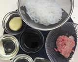 しらたきと挽肉の炒め物作り方1写真