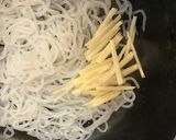しらたきと挽肉の炒め物作り方2写真