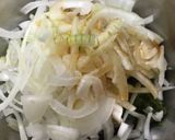 俺流！今が旬…めかぶと新玉ねぎ和え物作り方4写真