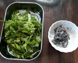セロリの葉の塩昆布炒め作り方1写真