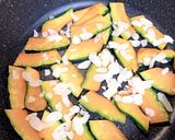お弁当に★かぼちゃのアーモンド炒め作り方3写真